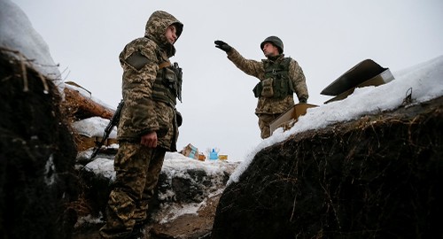 Donbass : si la crise s'aggrave, l'Ukraine pourrait imposer la loi martiale - ảnh 1